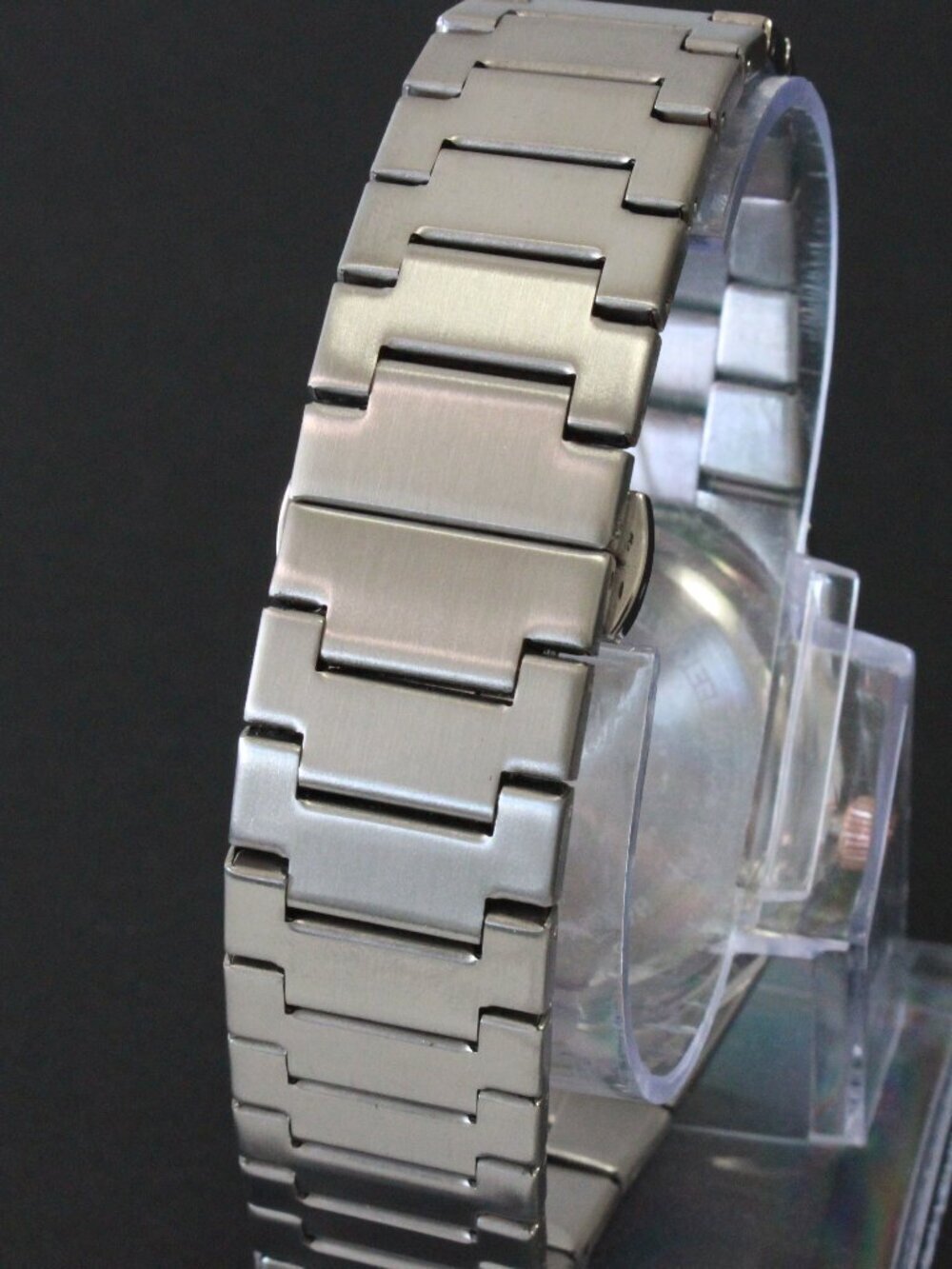 Men's Integrated Bracelet Sports Watch Stainless Steel Radiant Black Dial 40mm - Picture 8 of 8